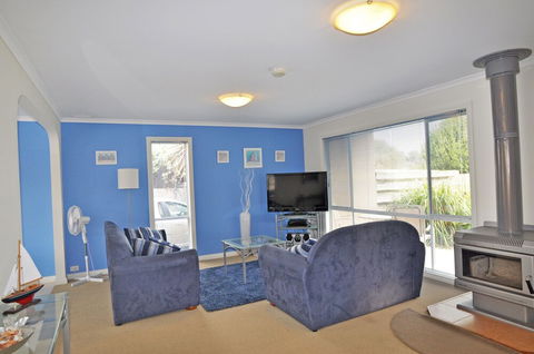 THE Esplanade 4 Free Wifi & Foxtel - Whitsundays Accommodation 2