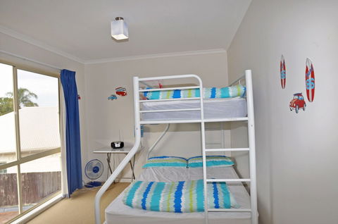 THE Esplanade 4 Free Wifi & Foxtel - Whitsundays Accommodation 1