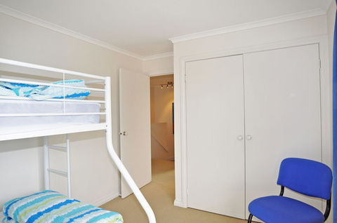 THE Esplanade 4 Free Wifi & Foxtel - Whitsundays Accommodation 3
