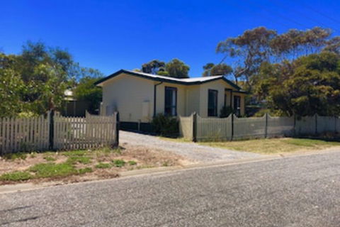 Pets Galore 13 Horizon Parade - Whitsundays Accommodation 0