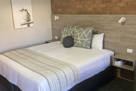 Hamilton's Henry Parkes Motor Inn, Parkes - Whitsundays Accommodation 4