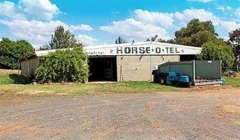Tarcutta Halfway Motor Inn - Whitsundays Accommodation 3