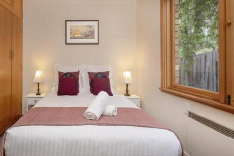 Alpine House Views Over Lake Jindabyne & The Snowy Mountains - Whitsundays Accommodation 2