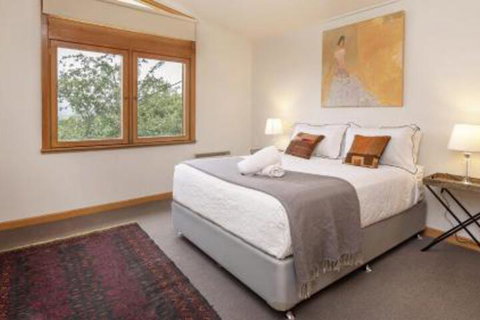 Alpine House Views Over Lake Jindabyne & The Snowy Mountains - Whitsundays Accommodation 0