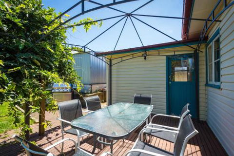 Pet Friendly Beach Cottage At Ballingalla - Whitsundays Accommodation 2