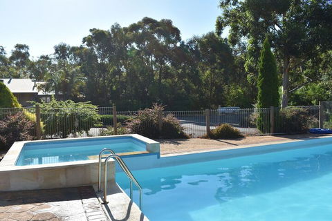 Sanctuary House Resort Motel - Whitsundays Accommodation 1