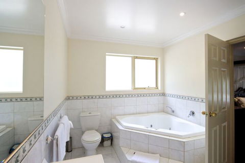 Sanctuary House Resort Motel - Whitsundays Accommodation 7