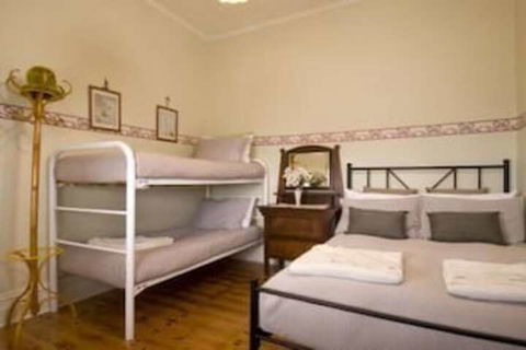 Charlie Bates Cottage - Whitsundays Accommodation 4