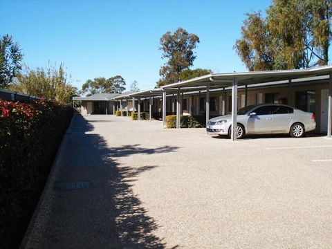 Oakey Motor Inn - Whitsundays Accommodation 1