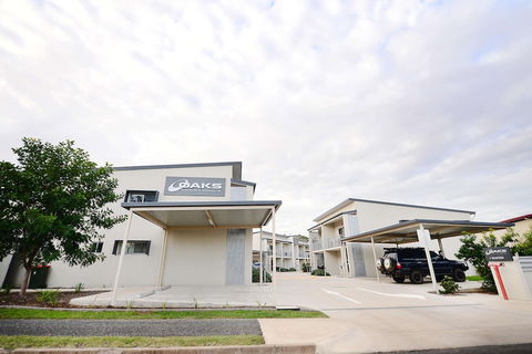 Oaks Middlemount Suites - Whitsundays Accommodation 2