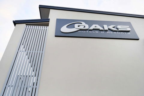 Oaks Middlemount Suites - Whitsundays Accommodation 5