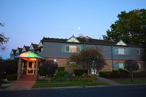 Grand Country Lodge Motel - Whitsundays Accommodation 4