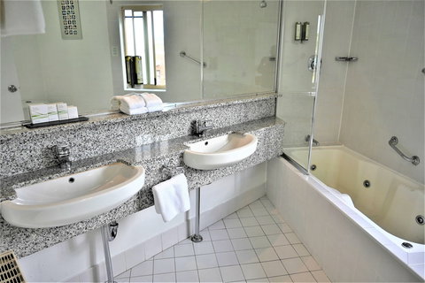 Grand Country Lodge Motel - Whitsundays Accommodation 6