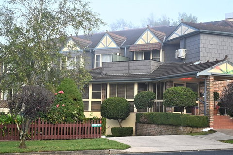 Grand Country Lodge Motel - Whitsundays Accommodation 1