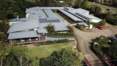 Red Bridge Motor Inn - Whitsundays Accommodation 1