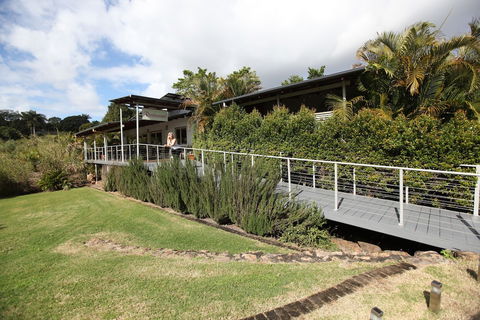 Red Bridge Motor Inn - Whitsundays Accommodation 2