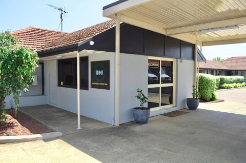 Bathurst Motor Inn - Whitsundays Accommodation 3