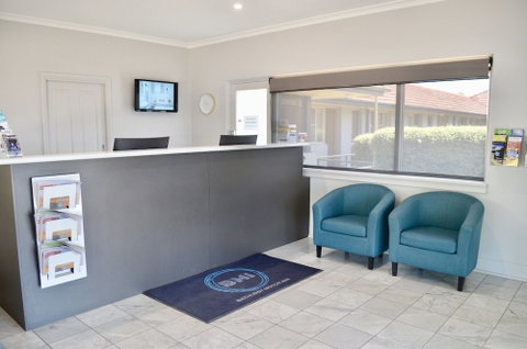 Bathurst Motor Inn - Whitsundays Accommodation 2