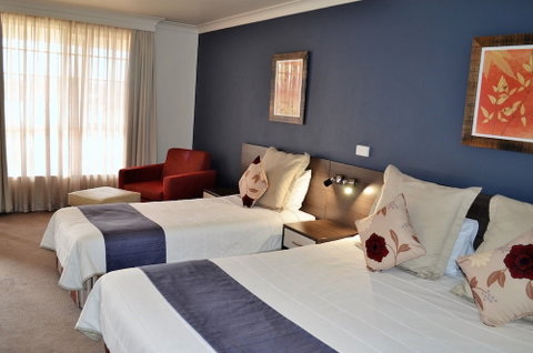 Bathurst Motor Inn - Whitsundays Accommodation 6