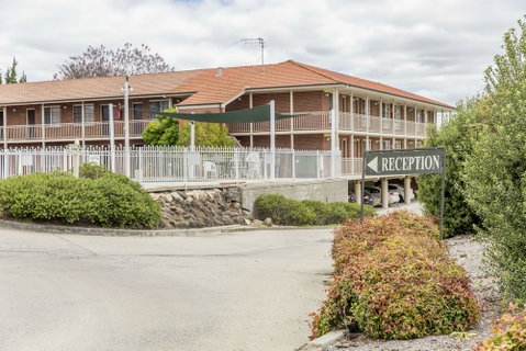 Bathurst Motor Inn - Whitsundays Accommodation 0