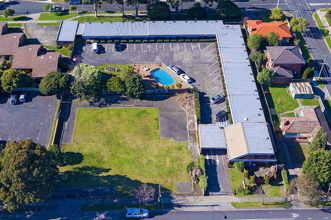 Burwood East Motel - Whitsundays Accommodation 2