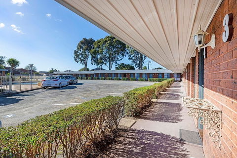 Burwood East Motel - Whitsundays Accommodation 1