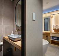 Zara Tower Hotel - Whitsundays Accommodation