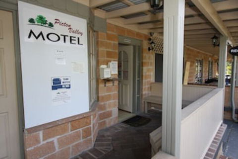 Picton Valley Motel - Whitsundays Accommodation 0