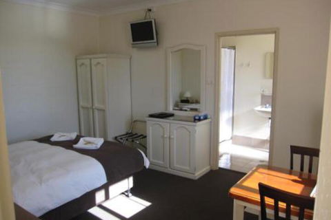 Aussie Settler Motel - Whitsundays Accommodation 4