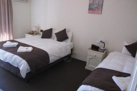 Aussie Settler Motel - Whitsundays Accommodation 7