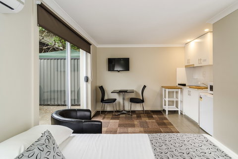 Parkville Place Serviced Apartments - Whitsundays Accommodation 5