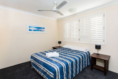 Burleigh Point Holiday Apartments - Whitsundays Accommodation 3