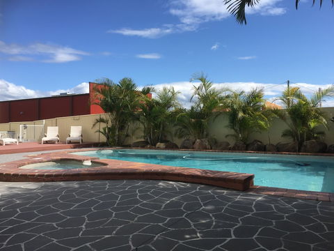 Burleigh Point Holiday Apartments - Whitsundays Accommodation 2