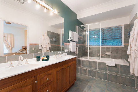 Villa Della Rosa Bed & Breakfast - Whitsundays Accommodation 5