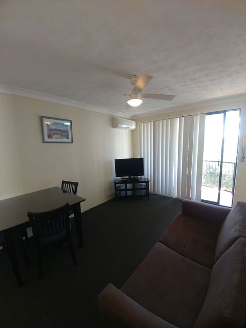 Chevron Palms Holiday Apartments - Whitsundays Accommodation 5