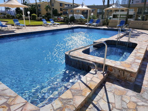 Southern Cross Beachfront Holiday Apartments - Whitsundays Accommodation 1