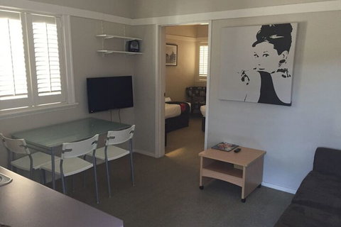 Brisbane Street Studios - Whitsundays Accommodation 4