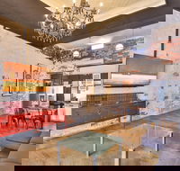 Indulge Apartments - Eighth Street - Whitsundays Accommodation