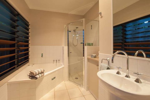 Cavvanbah Beach House - Whitsundays Accommodation 5