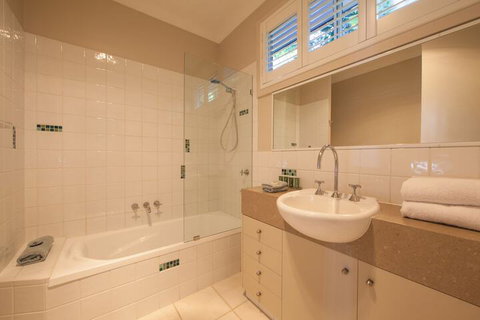 Cavvanbah Beach House - Whitsundays Accommodation 4