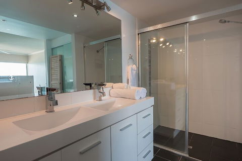 Pacific Plaza Apartments - Whitsundays Accommodation 6