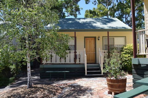 Avoca Cottages - Whitsundays Accommodation 1