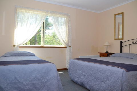 Avoca Cottages - Whitsundays Accommodation 2