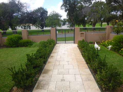 Santa Maria Executive B & B Fremantle - Whitsundays Accommodation 3