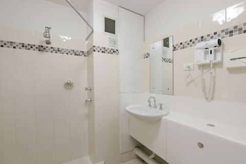 Atrium Resort Hotel - Whitsundays Accommodation 4