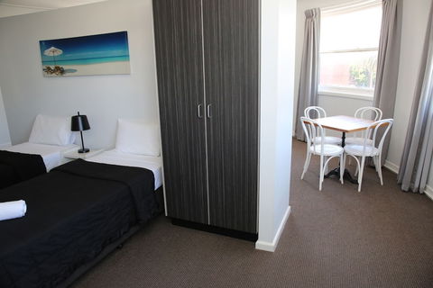 The Lakes Hotel - Whitsundays Accommodation 4