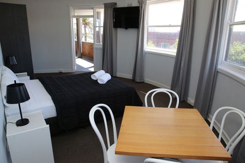 The Lakes Hotel - Whitsundays Accommodation 6