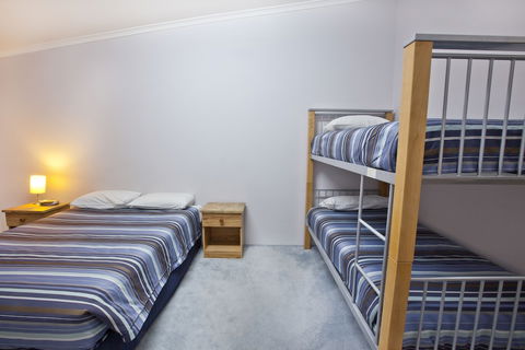 Banjo Paterson Inn - Whitsundays Accommodation 2
