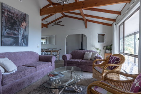 Hermitage Hideaway Homestead & Cottage - Whitsundays Accommodation 6