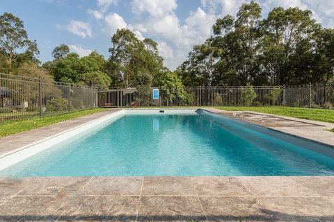 Hermitage Hideaway Homestead & Cottage - Whitsundays Accommodation 2